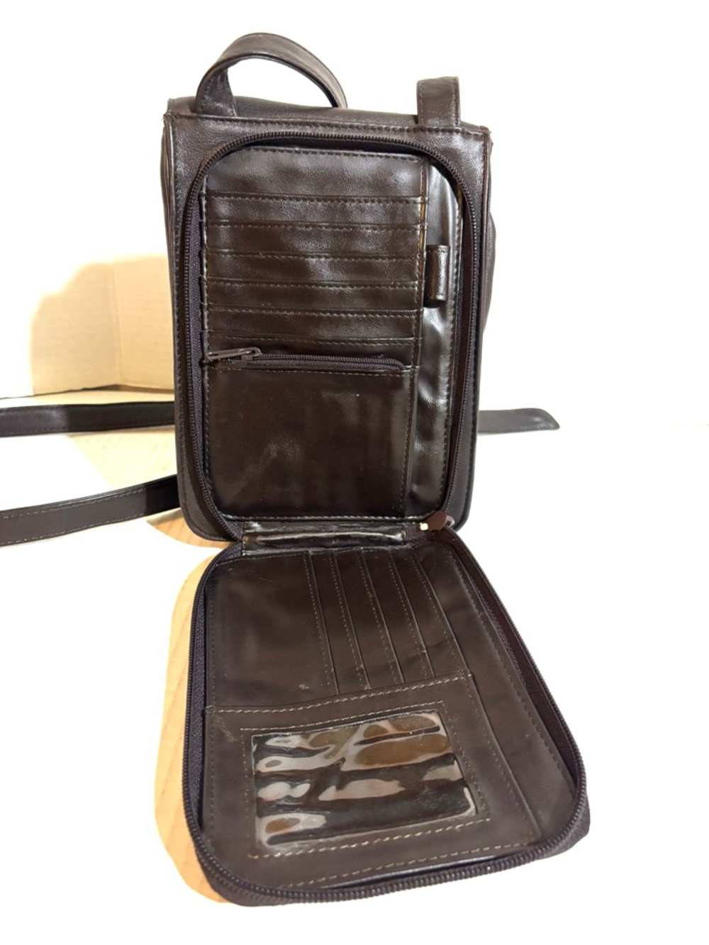 Enzo Angiolini vintage unisex Black Leather Crossbody with Front Lock - Picture 6 of 8